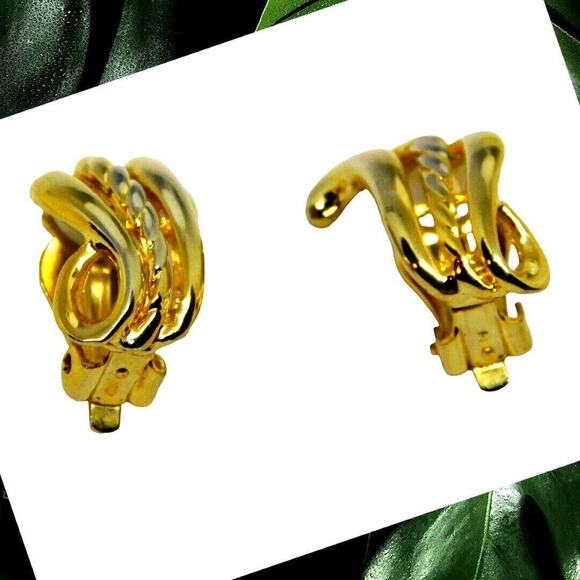 Classic Curve Swirl Clip - On Earrings Gold Tone Timeless Elegance - Picture 3 of 4